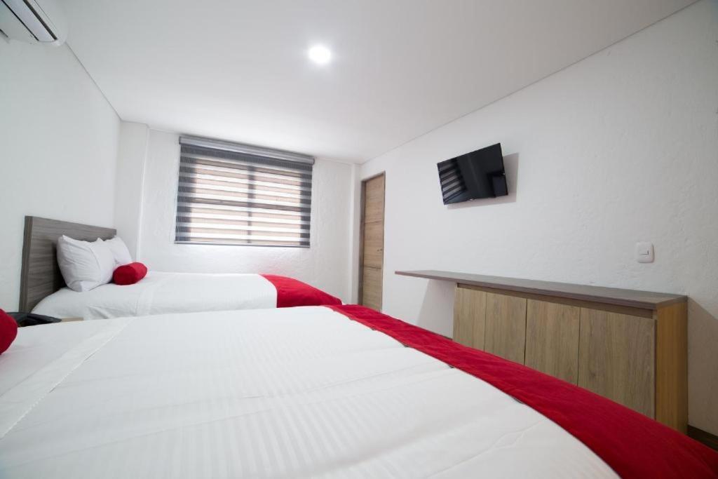 Hotel Med 70 Medellín Exteriör bild