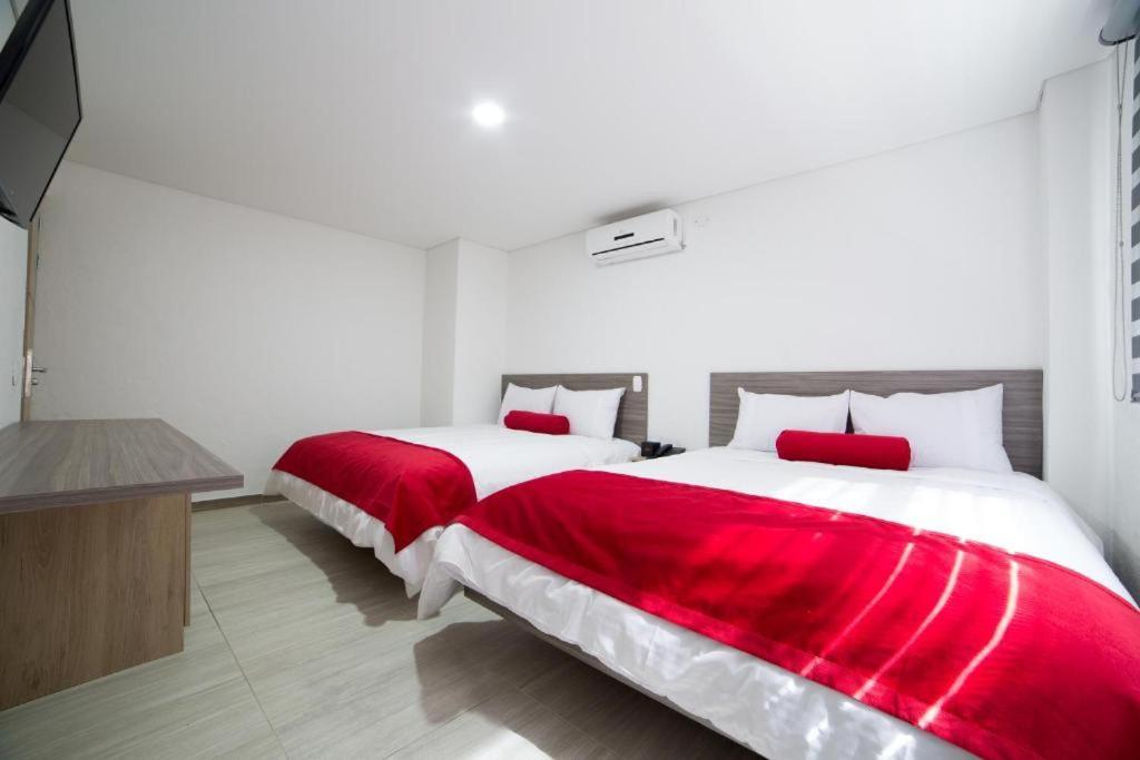 Hotel Med 70 Medellín Exteriör bild