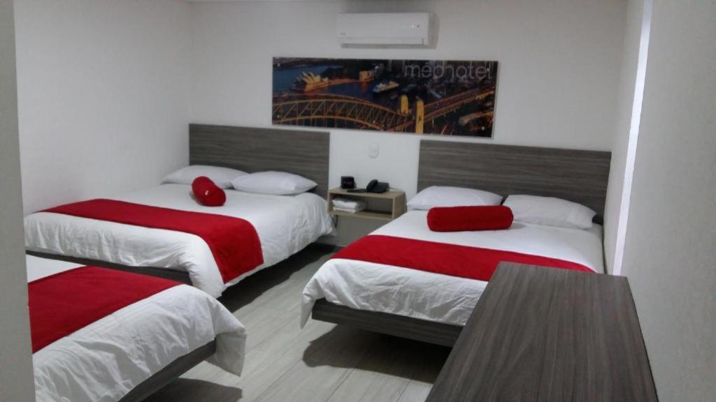 Hotel Med 70 Medellín Exteriör bild