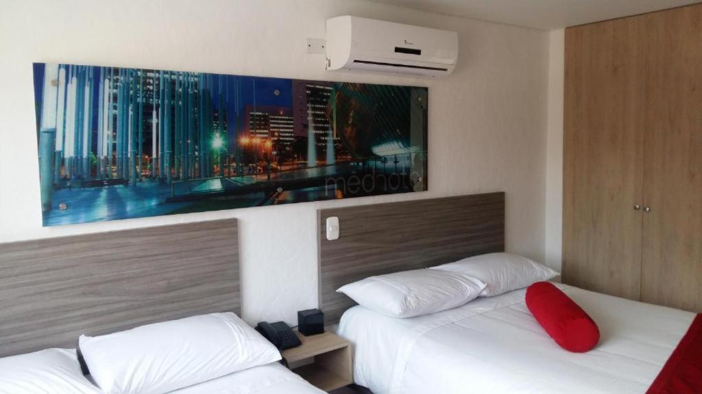 Hotel Med 70 Medellín Exteriör bild