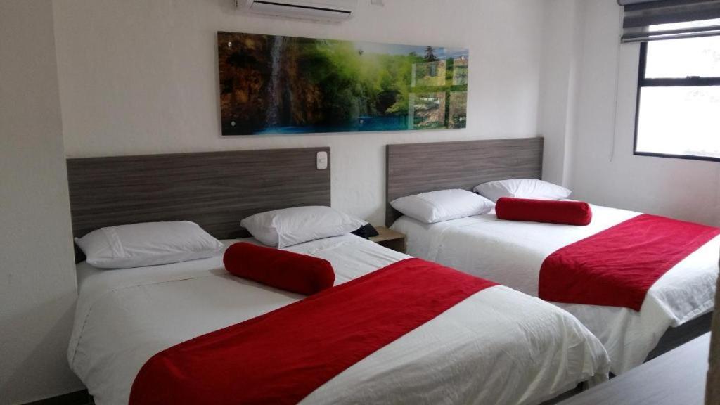 Hotel Med 70 Medellín Exteriör bild