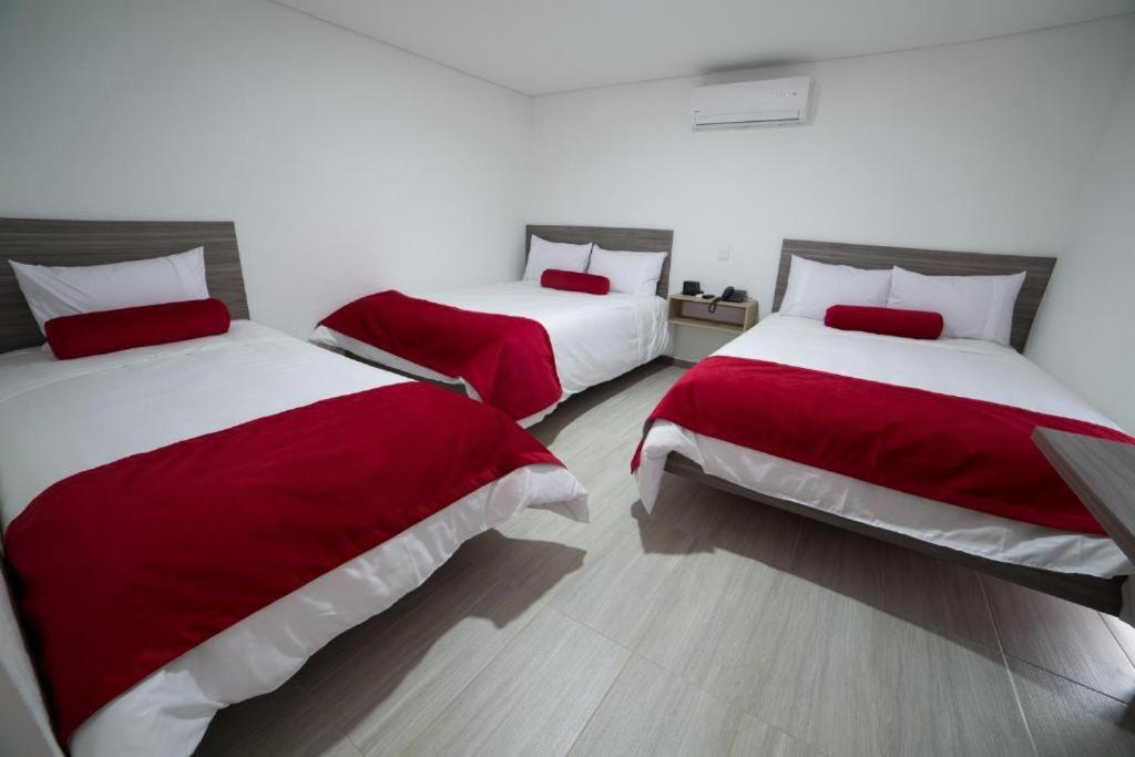 Hotel Med 70 Medellín Exteriör bild
