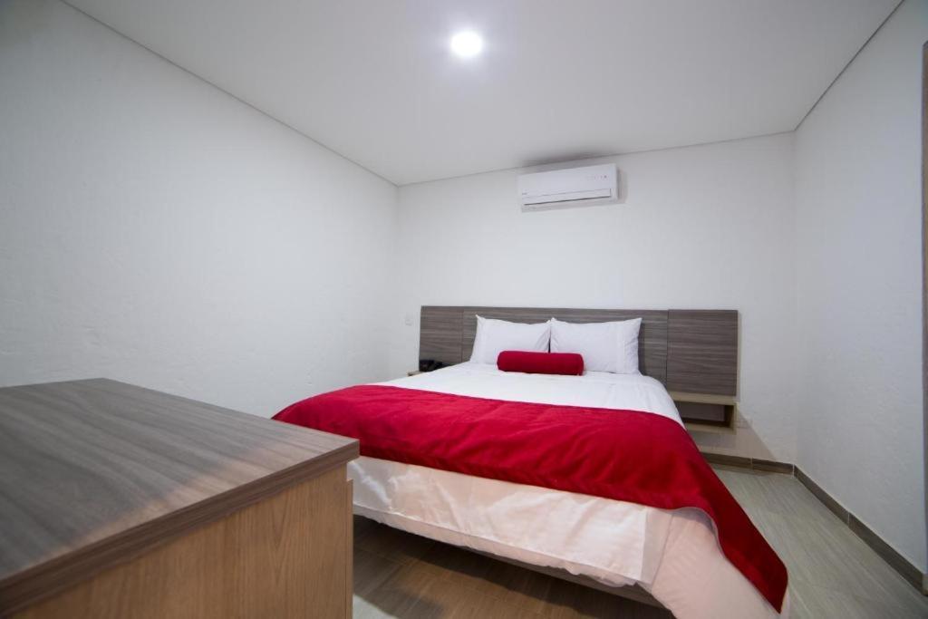 Hotel Med 70 Medellín Exteriör bild