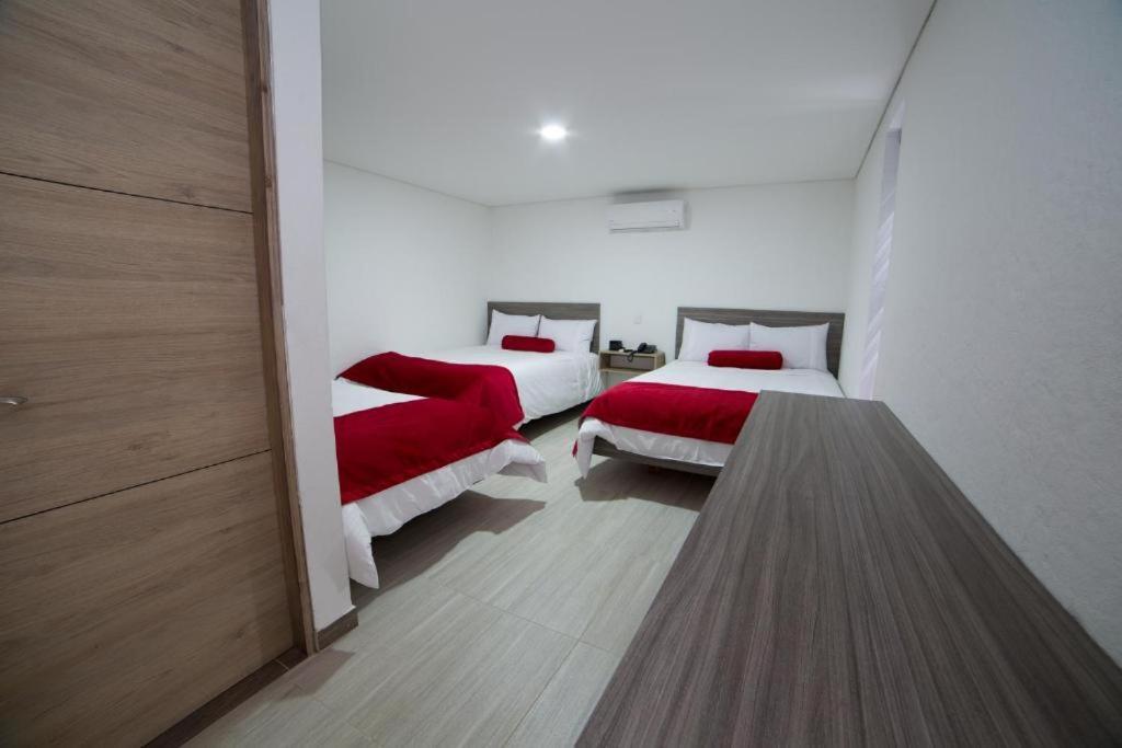 Hotel Med 70 Medellín Exteriör bild