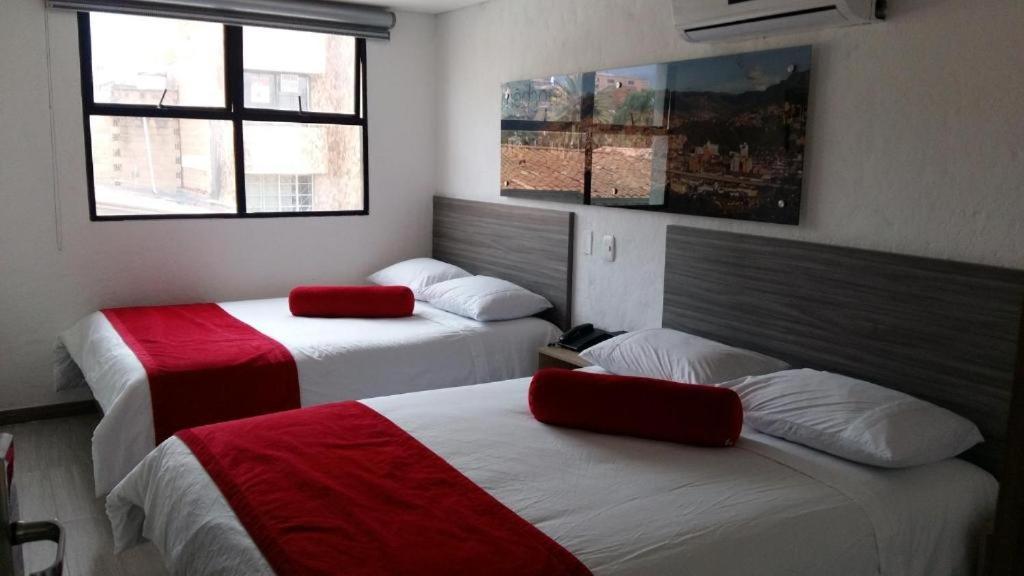 Hotel Med 70 Medellín Exteriör bild