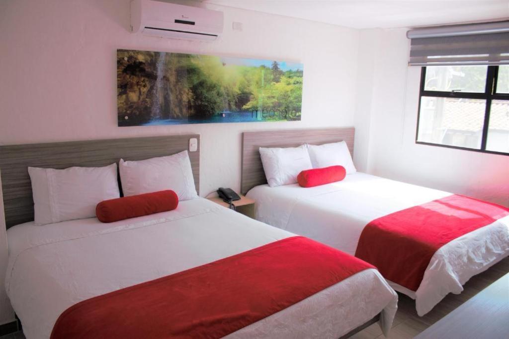 Hotel Med 70 Medellín Exteriör bild
